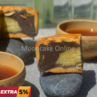 芝麻绿豆 Sesame and Mungbean Paste Mooncake